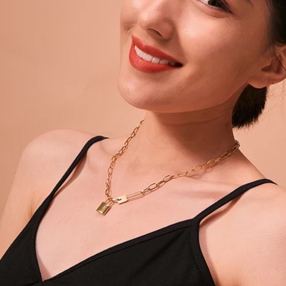 🔒 Gold plated lock pendant necklace - Picture 4 of 6